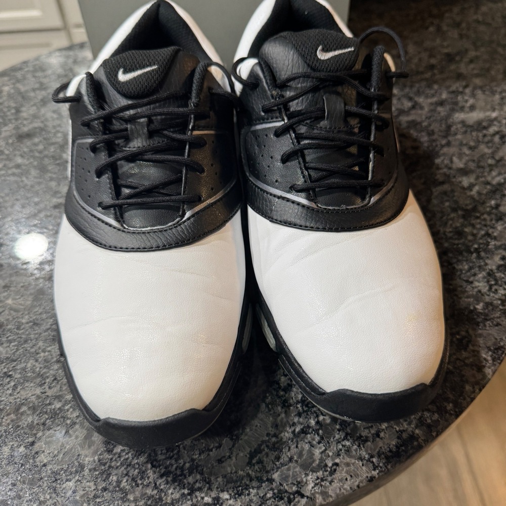 Nike‎ Golf Shoes Mens 9 Leather White Black Golfing Sport Spiked Outdoors